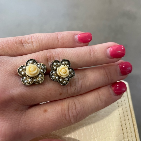 Flower Earrings with pearls and rose - Picture 3 of 4